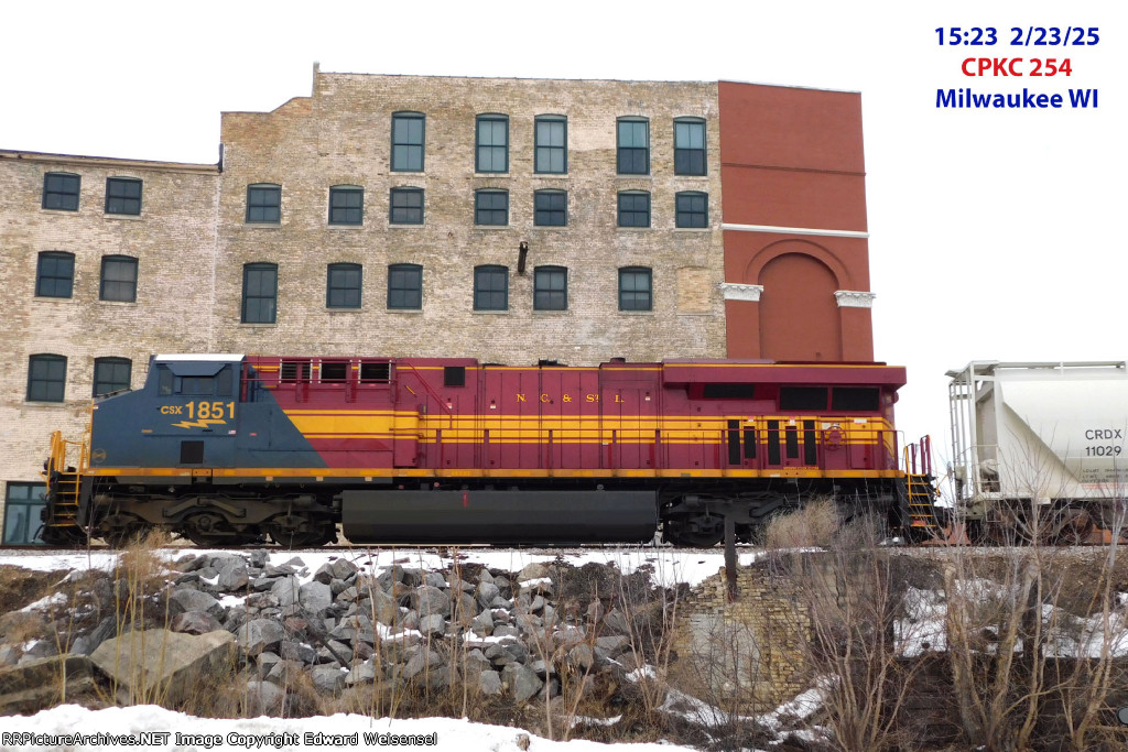 Nashville, Chattanooga & St. Louis tribute motor - 254's DPU